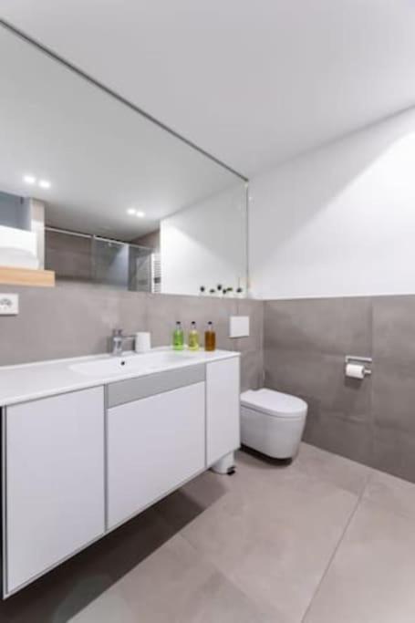 Wonderful Two Bedroom Apartment At Limpertsberg With Parking, Near Tram Люксембург Экстерьер фото